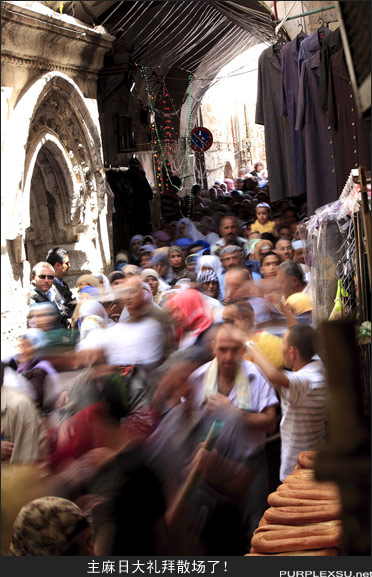 主麻日散场，穆斯林涌出耶路撒冷圣殿山