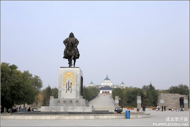 乌兰浩特市的成吉思汗庙和成吉思汗公园广场