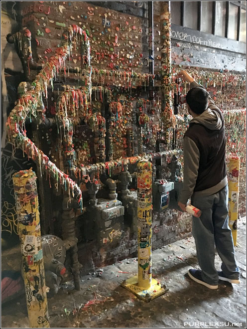 西雅图派克市场的口香糖巷